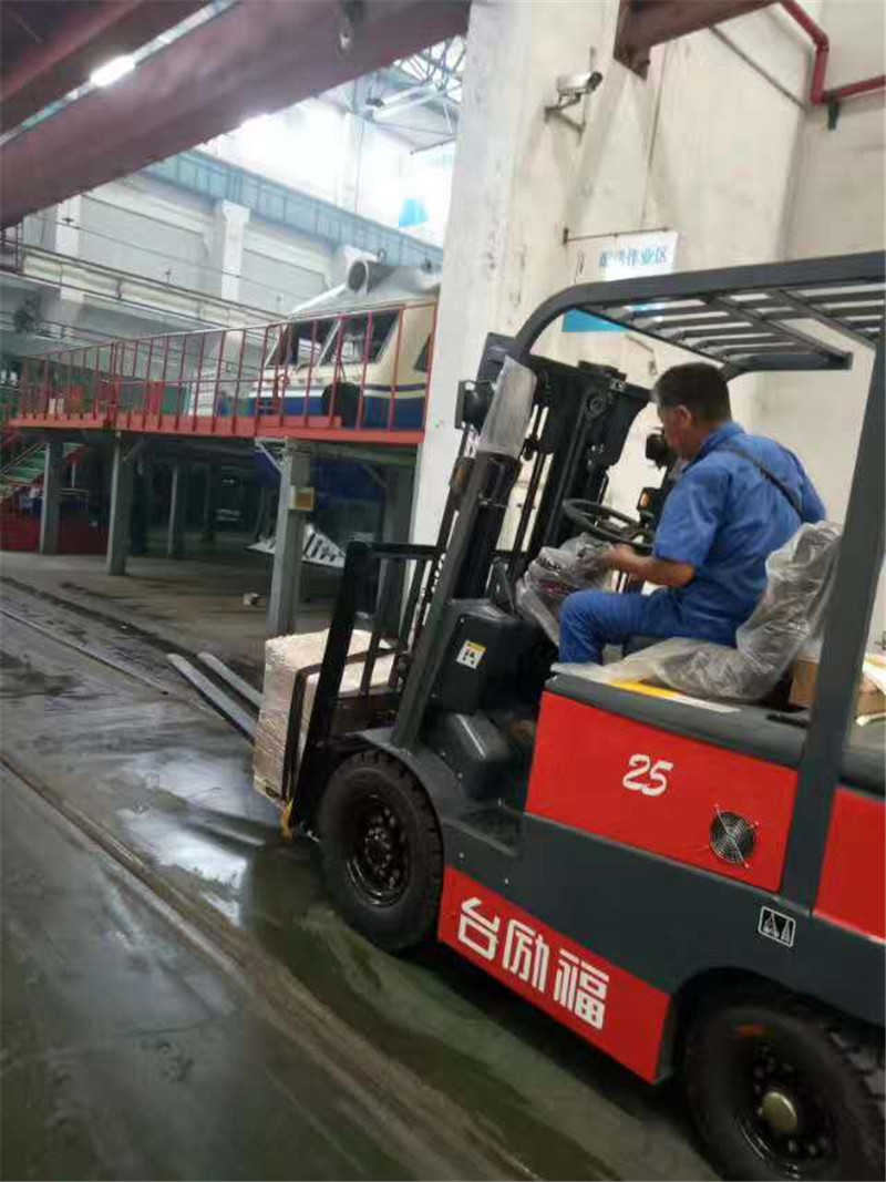 中國(guó)中車(chē)與飛機(jī)場(chǎng)使用客戶