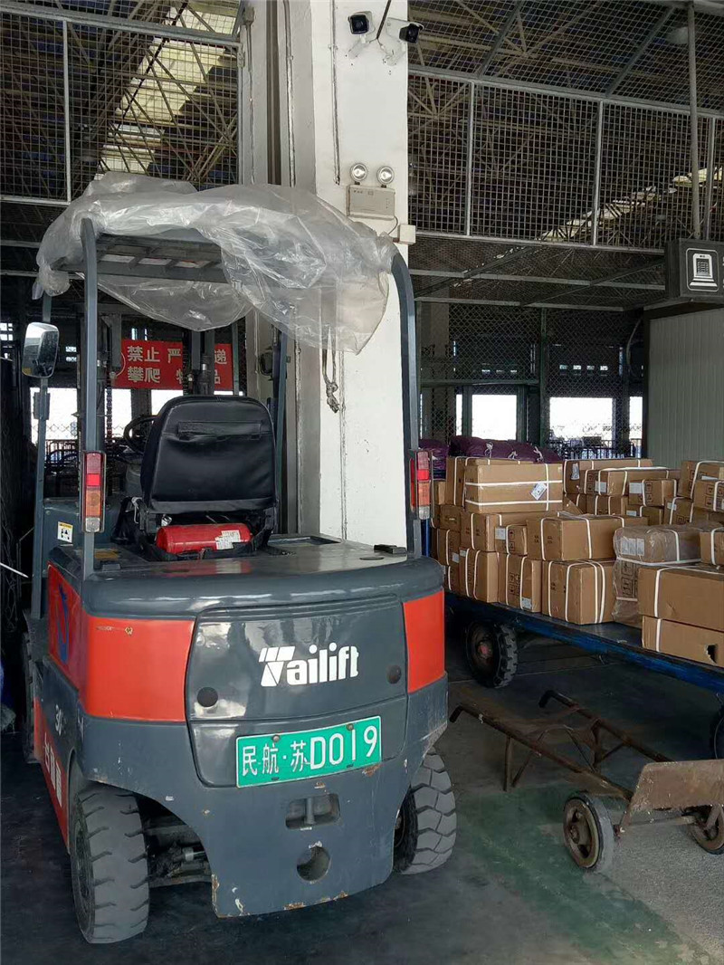 中國(guó)中車(chē)與飛機(jī)場(chǎng)使用客戶